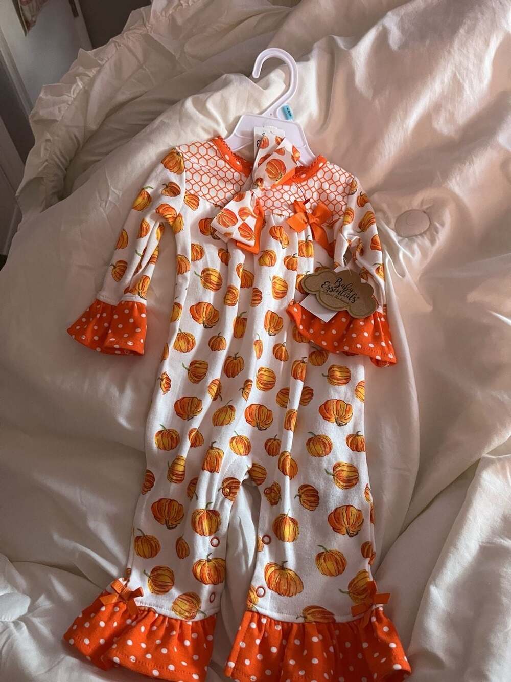 SMOKE FREE!! Baby Essentials Pumpkin Jumpsuit Size 6M Orange